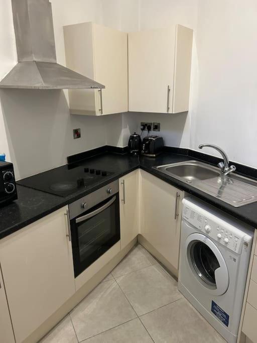Modern 1 Bed Apartment In Salford Manchester Eksteriør bilde